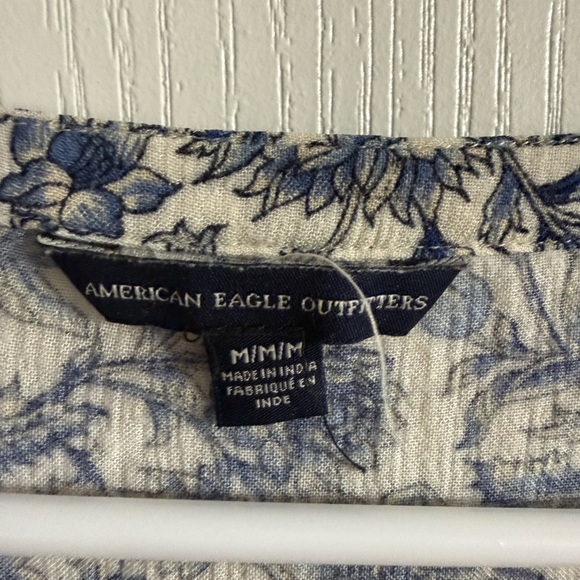 American Eagle Women’s White Blue Floral Boho Top Sz M. MH-148 - Picture 2 of 3